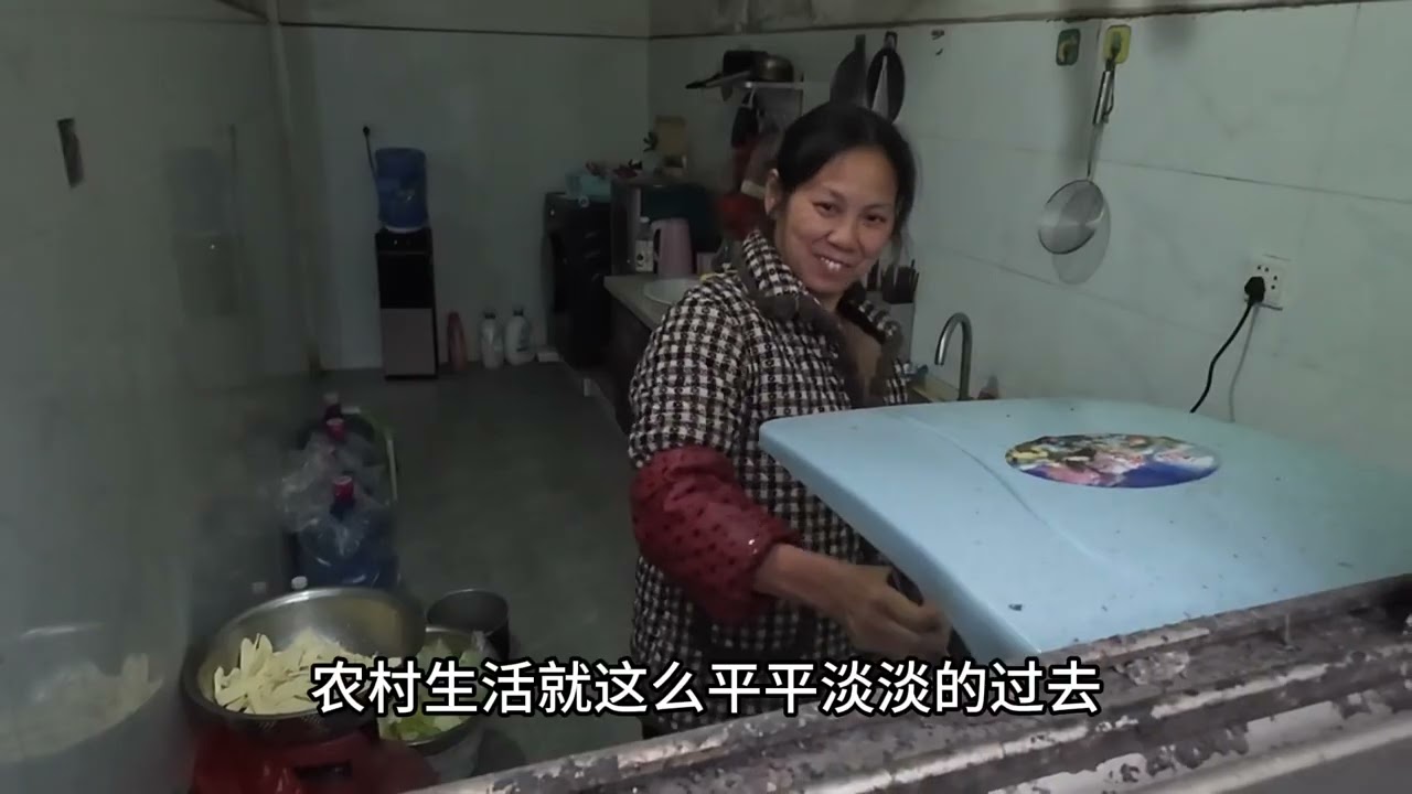 越南媳妇在中国农村：闲不住的公婆 刚卖了牛又买了两头猪回来养 明年的年猪已安排好￼