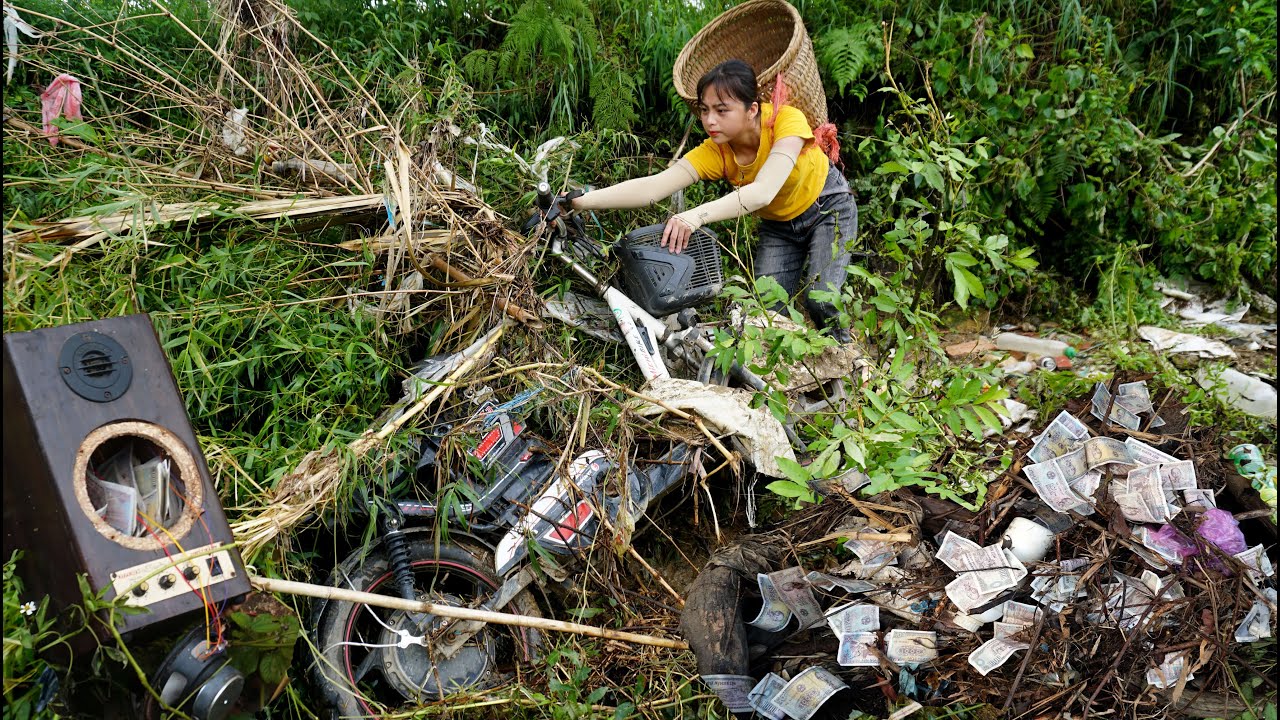 REWIND TIMELAPSE - Poor girl finds many valuable items and a lot of money after historic flash flood