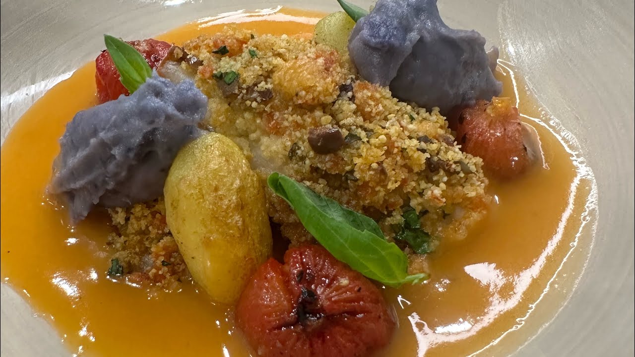 Triglia gratinata in guazzeto , patata viola e pomodorino confit