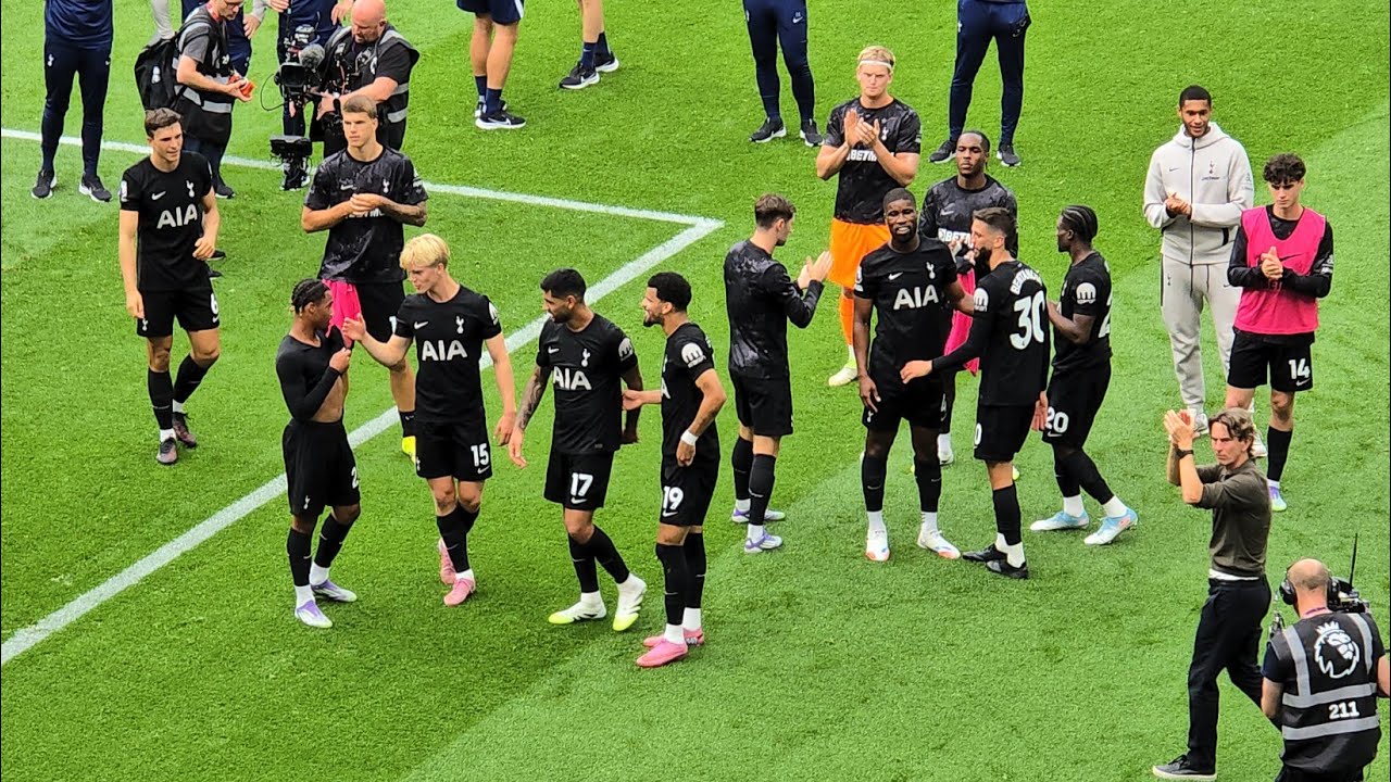 SCENES IN THE AWAY END AS SPURS BEAT MAN CITY 2-0: Thomas Frank and The Players After the Game 
