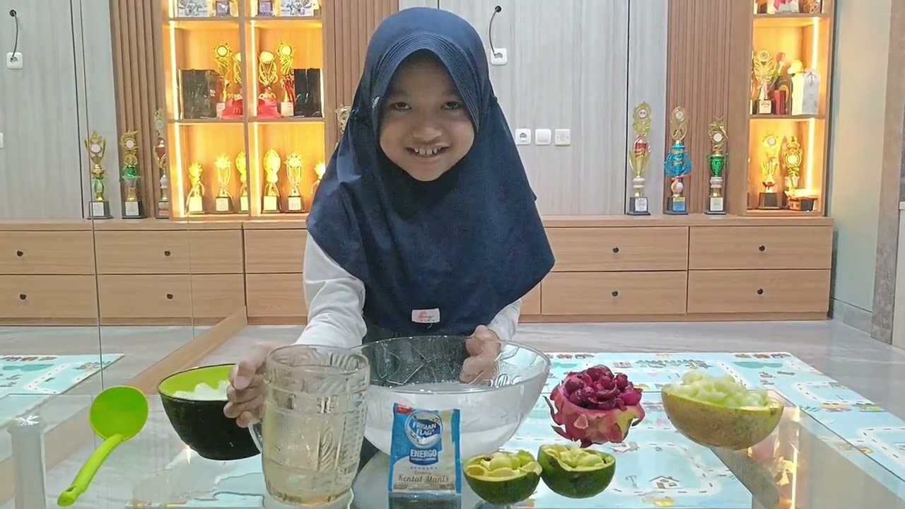 Membuat es buah (Aira 4b) 