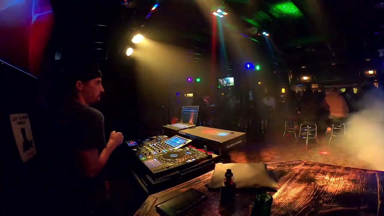 This DJ Set Went From Melodic House to Drum & Bass (Live at The Golden Retriever)