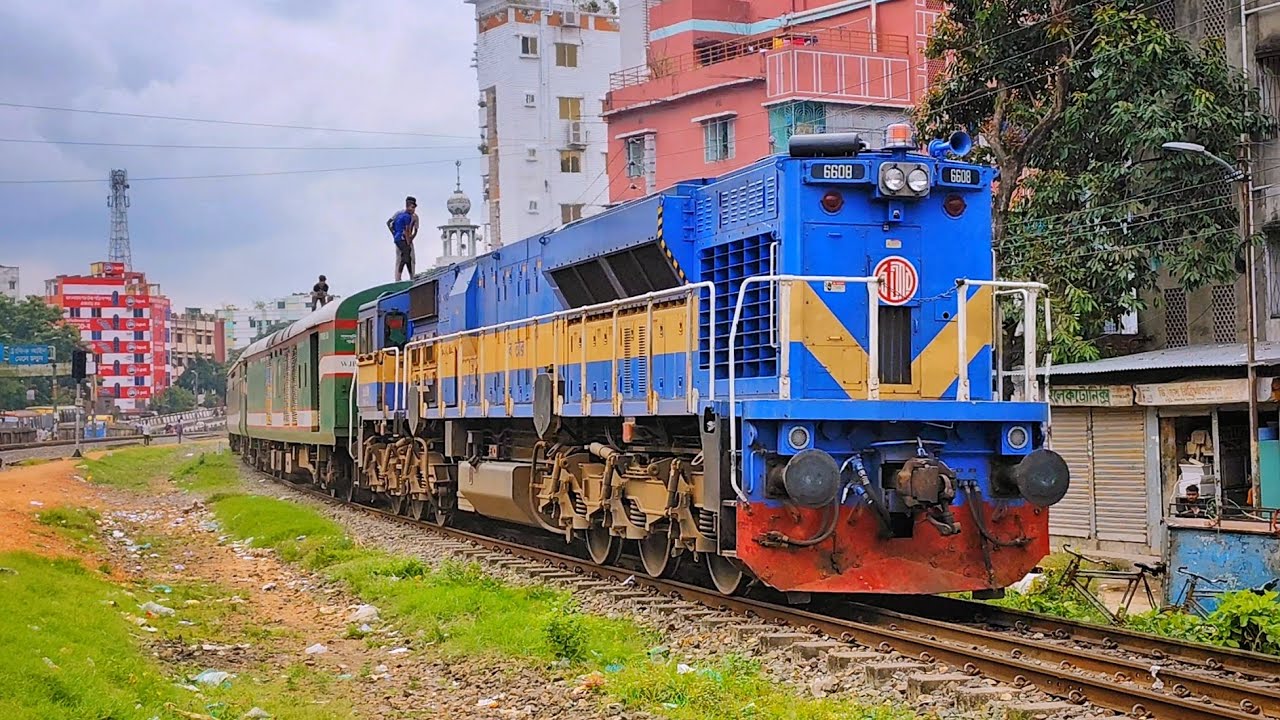 Panchagarh bound Ekota Express passing Through || Powered by EMD 6608 Locomotive with CRRC coach
