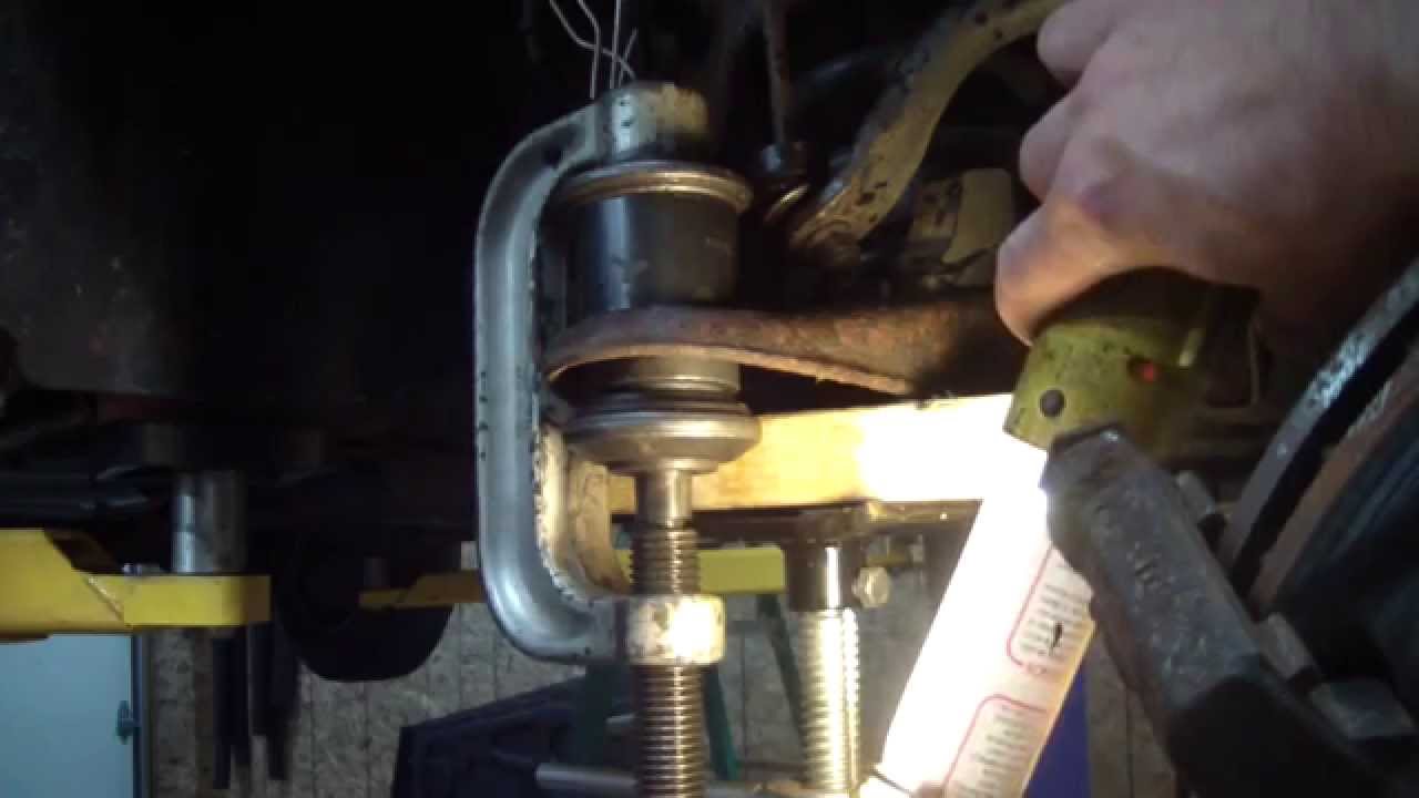 Crown Victoria or Grand Marquis Upper and Lower Ball Joint Change / Replacement 95-02
