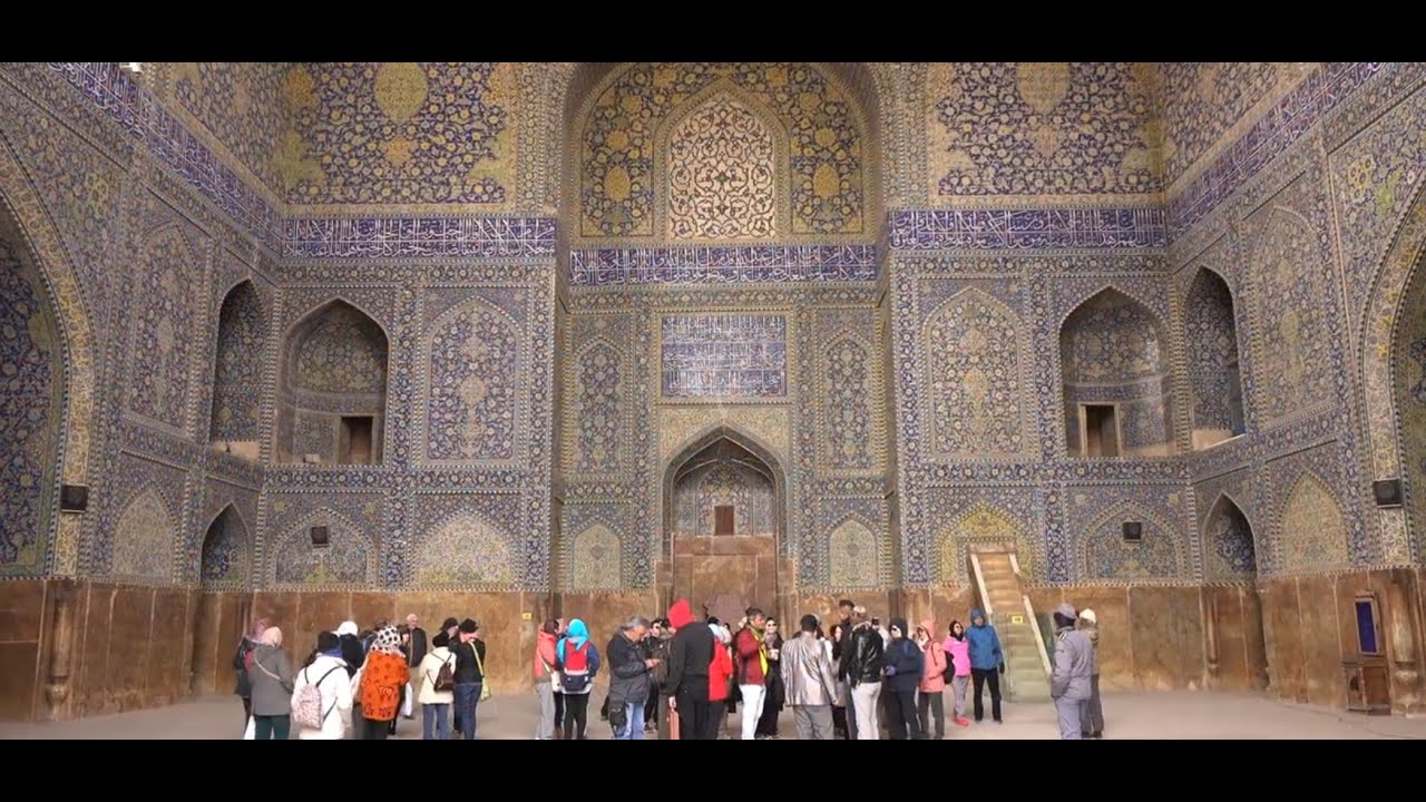 Turister i Esfahans Imam-mosk&eacute; vid b&ouml;neutrop