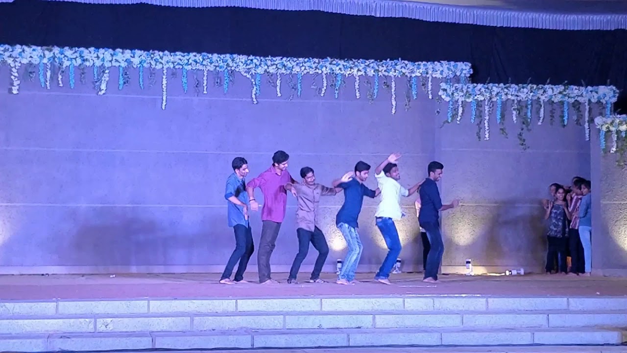 College day dance 2k16 batch SGDC CHELAD Lalettan funny dance mohanlal song