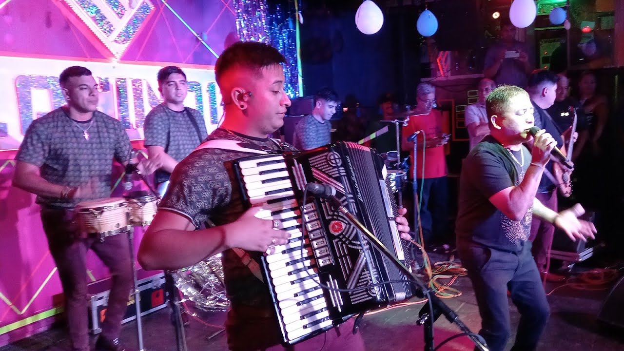 HUGUITO FLORES EL SUPER 2023 Latino 11