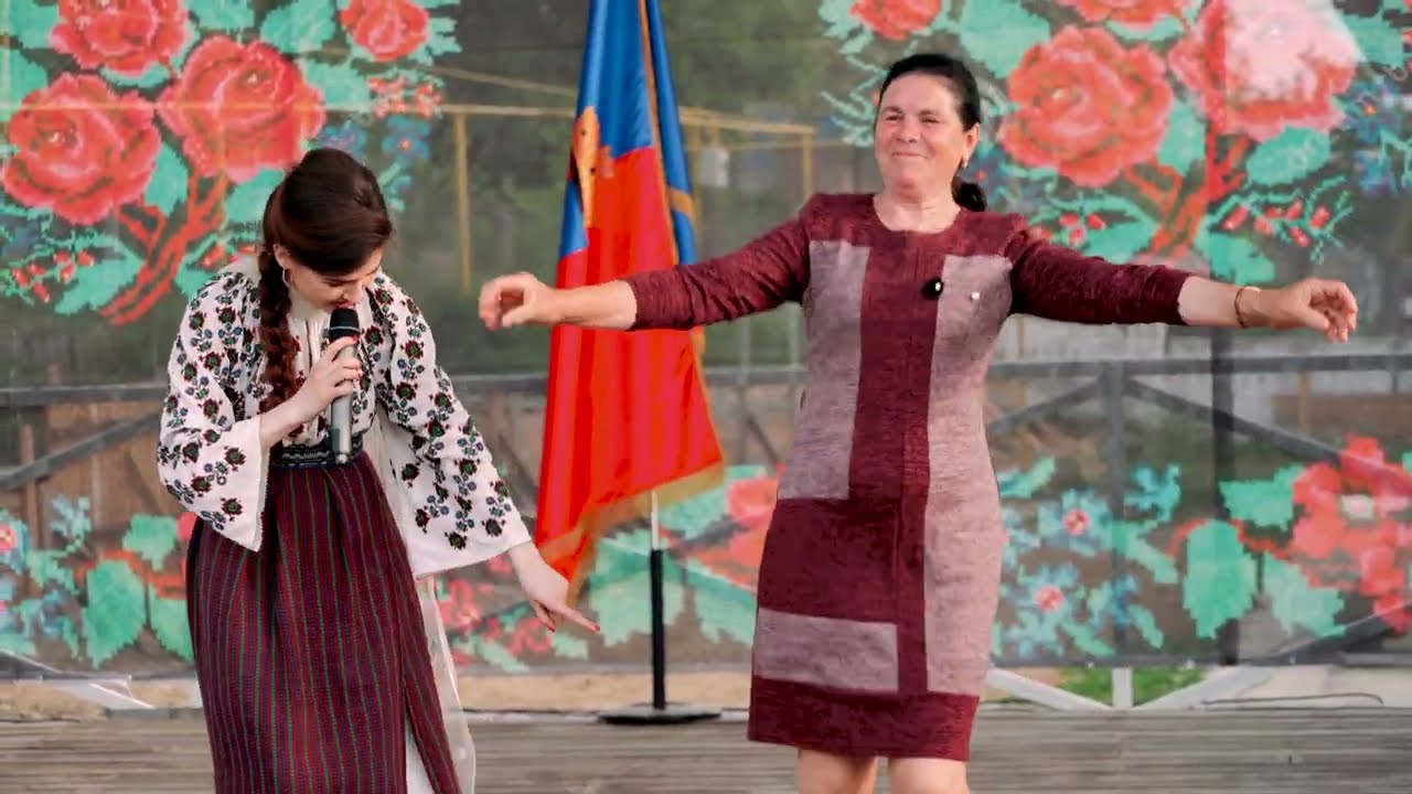 Maria Tincu cu o bătută la aniversarea a 597-a s. Crihana Veche.