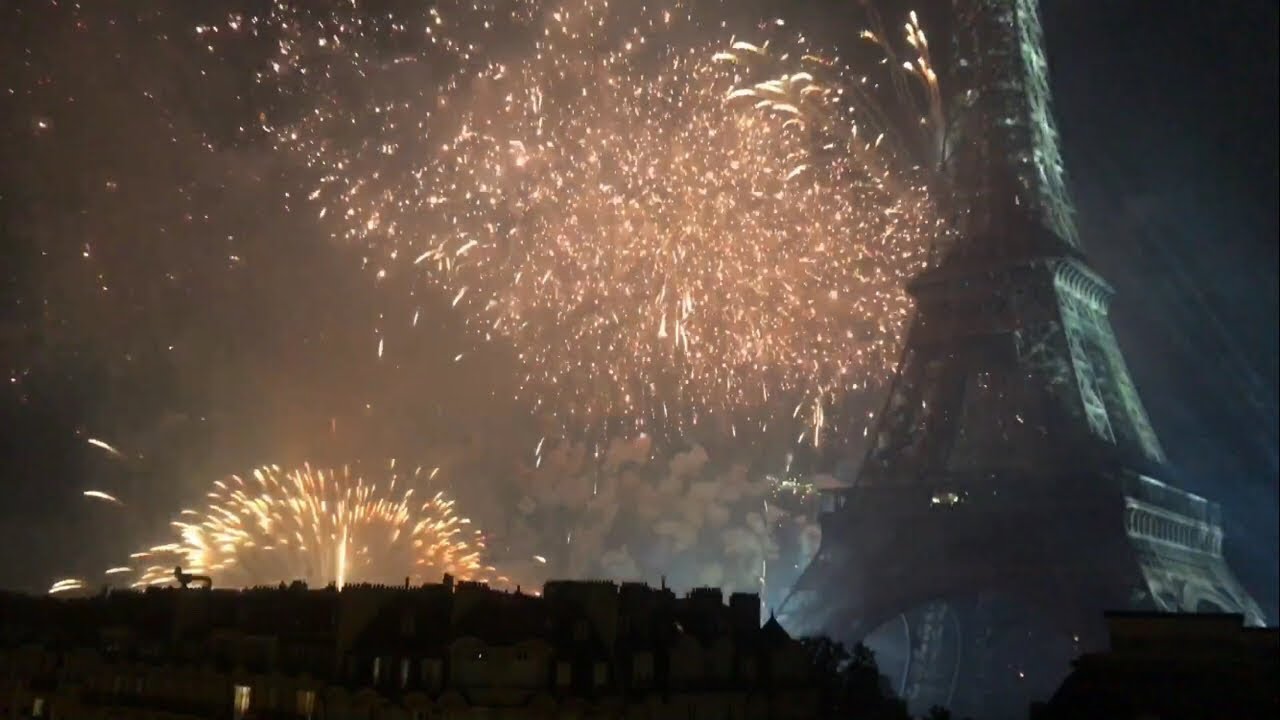 パリ祭 2017 花火とエッフェル塔のショー Bastille Day
