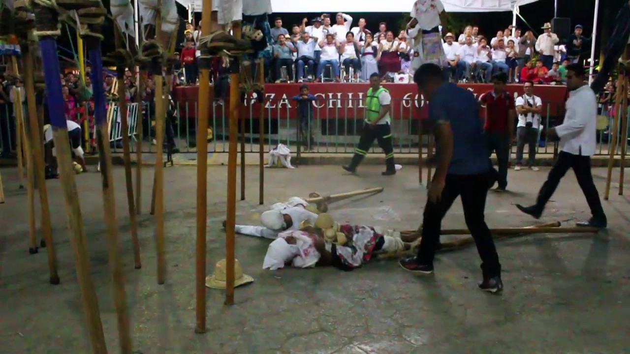 ¡¡IMPACTANTE CAÍDA DE DANZANTES EN GUELAGUETZA DE ZAACHILA 2017!!