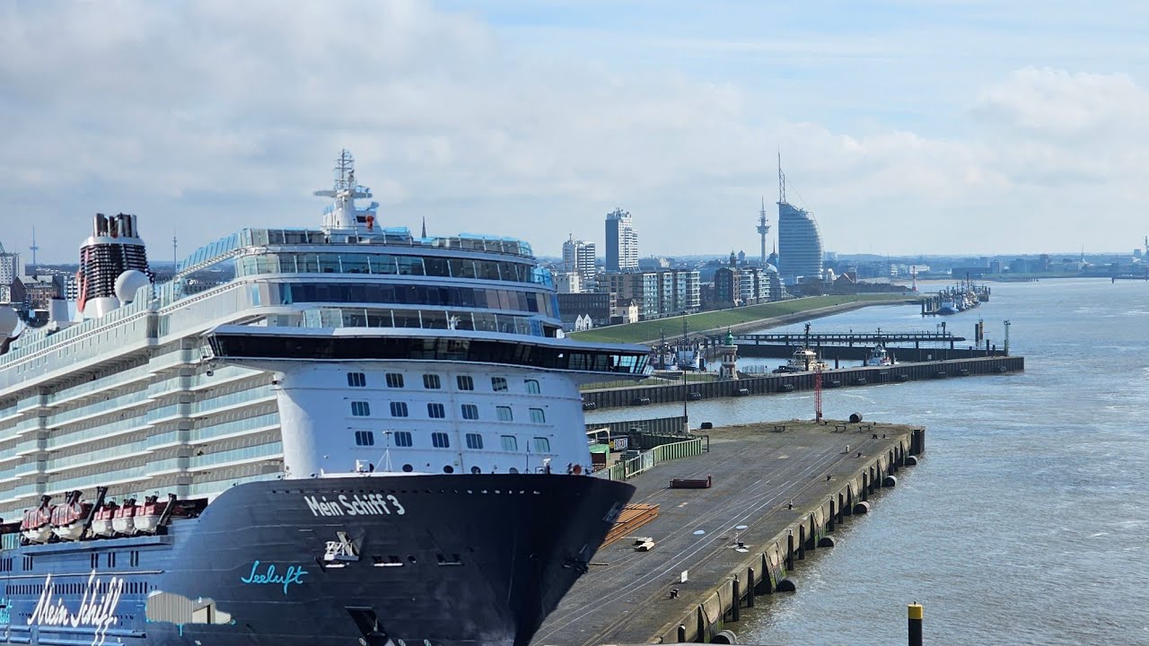 Mein Schiff 3 Abfahrt in Bremerhaven Sonntag den 15. März 2026