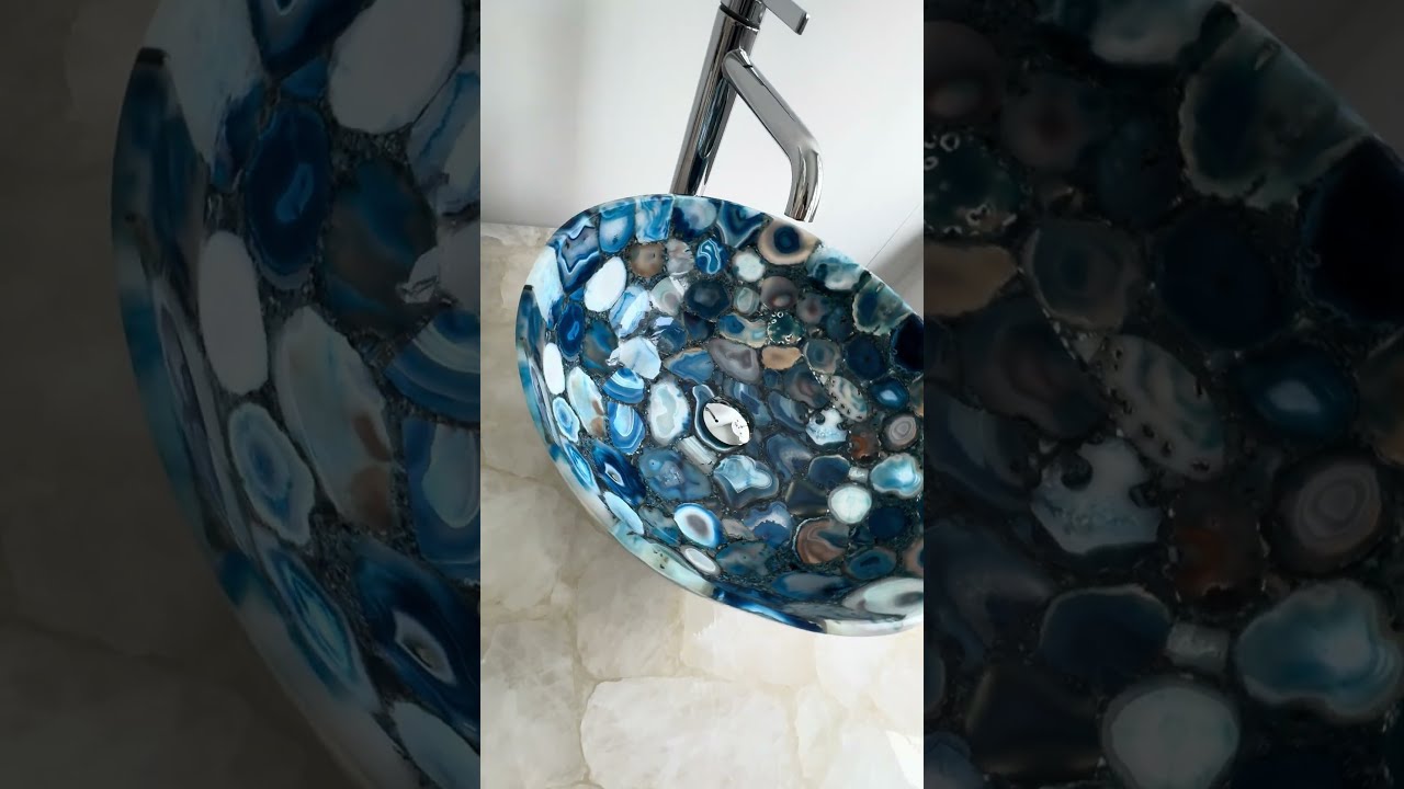 Blaues Natursteinbecken – Schimmernde Kristalle in vollendeter Eleganz