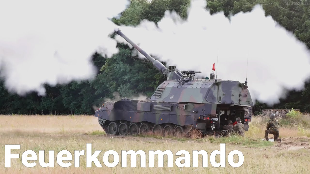 Feuerkommando mit der Panzerhaubitze 2000 - Rohrartillerie-Zug in der Ausbildung