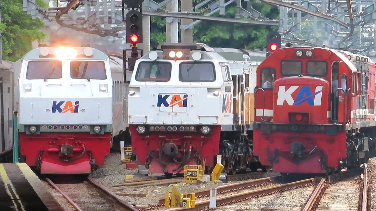 RAMAINYA KERETA API AWAL GAPEKA 2025 DI STASIUN TERSIBUK! Spesial Kereta Baru & Lokomotif Livery RnB