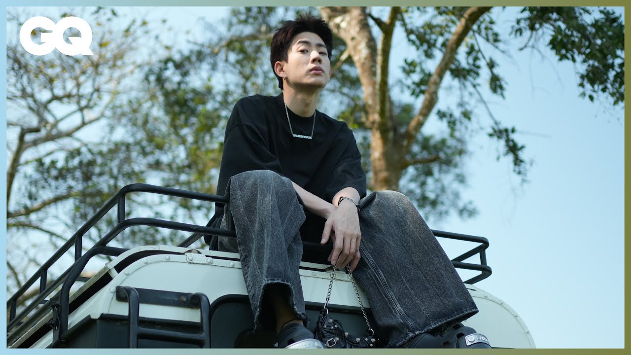 ออฟ - จุมพล ลุยสามเหลี่ยมทองคำ ในลุคสตรีตจาก Balenciaga | GQ Uncut