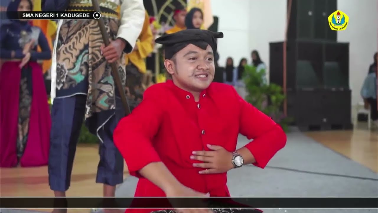 upacara adat sunda perpisahan sekolah wa lengser SMA KADUGEDE