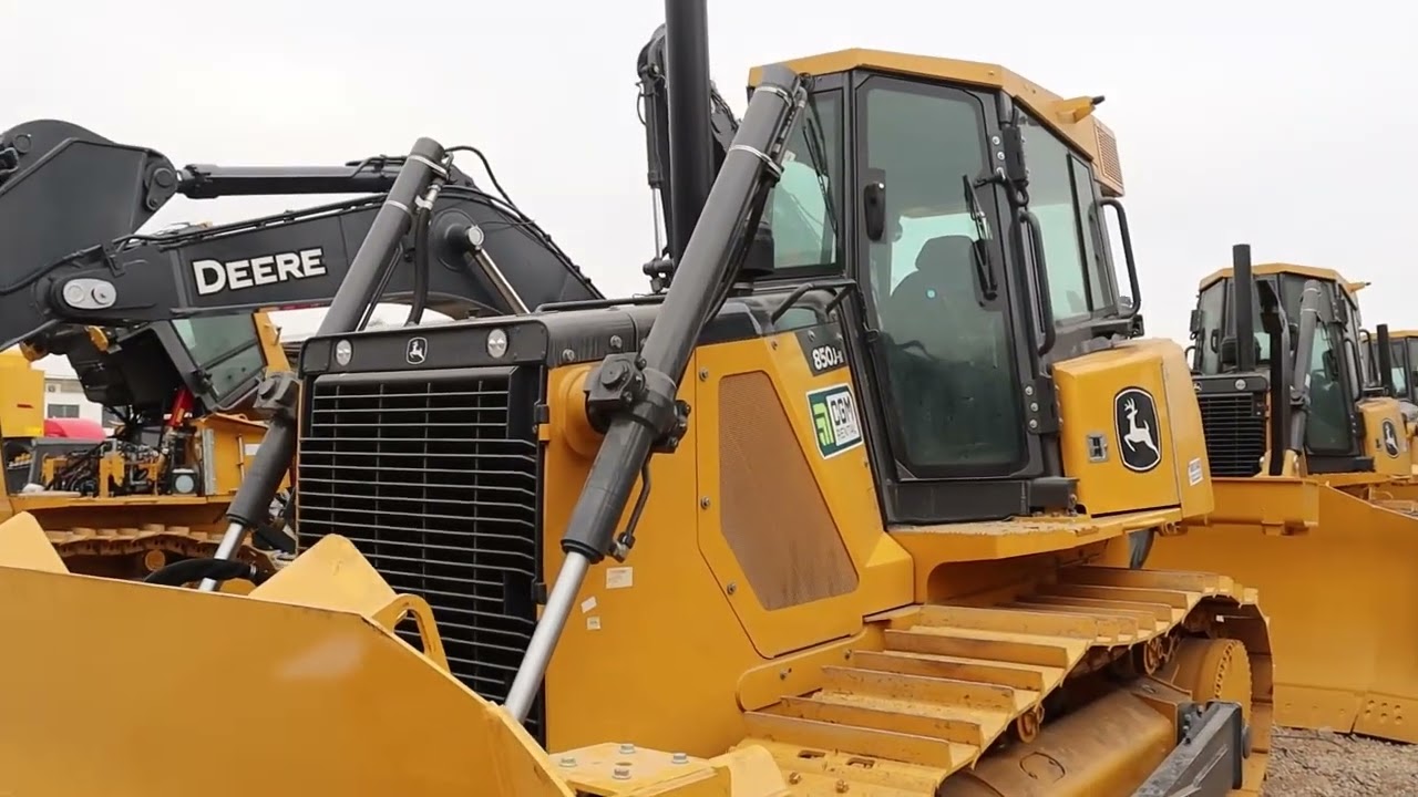 ¡Descubre el poder del tractor de orugas 850J-II John Deere de CGM Rental en tan solo 30 segundos!