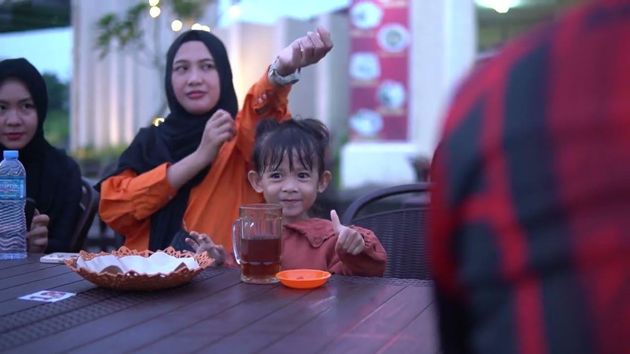 SELESAI MAKAN BAKSO BERANAK LANGSUNG LANJUT MAKAN SATE PADANG DAN LONTONG