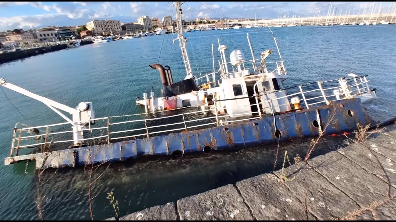 Catania, Sicily POV Walking Tour 🇮🇹 | Walk to the Port & Shipwrecks