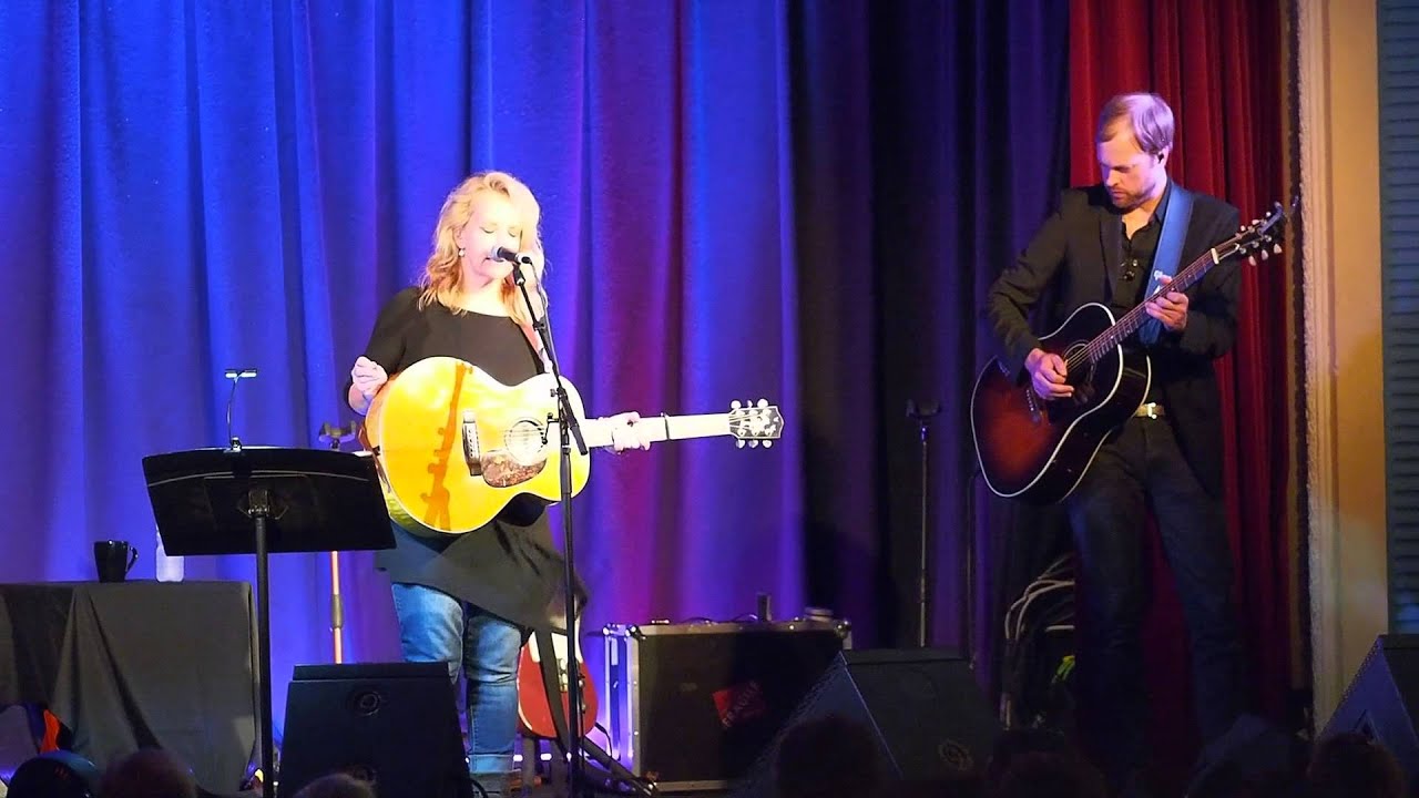 Mary Chapin Carpenter at the Caravan Club, September 2015.