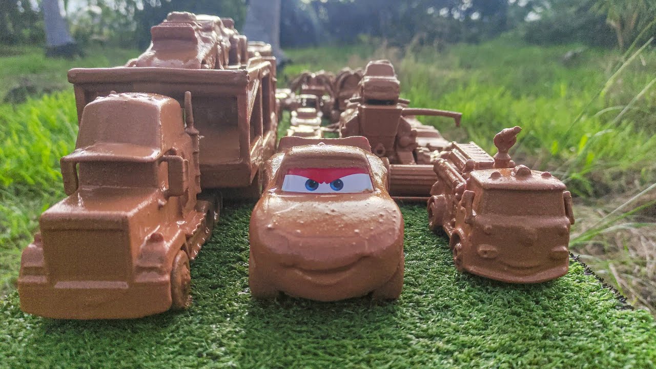 Clean up a lot of Disney cars & muddy toy car convoys