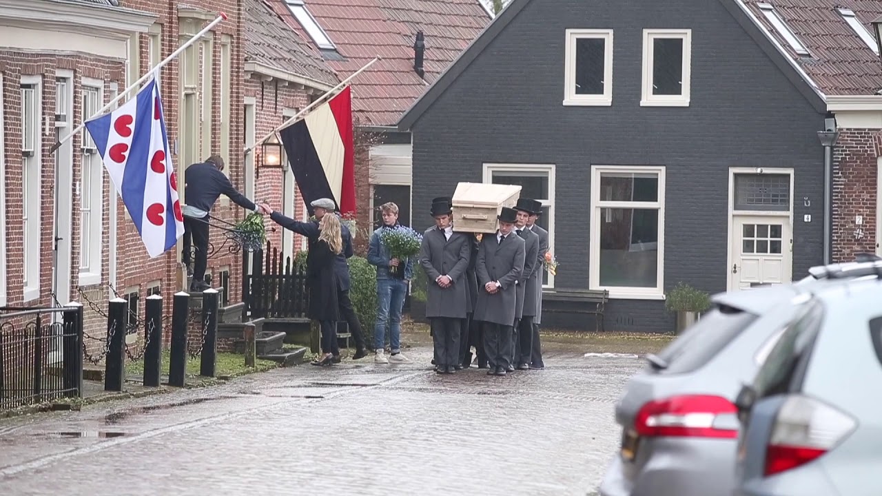 Aart Staartjes in besloten kring begraven in Dronryp