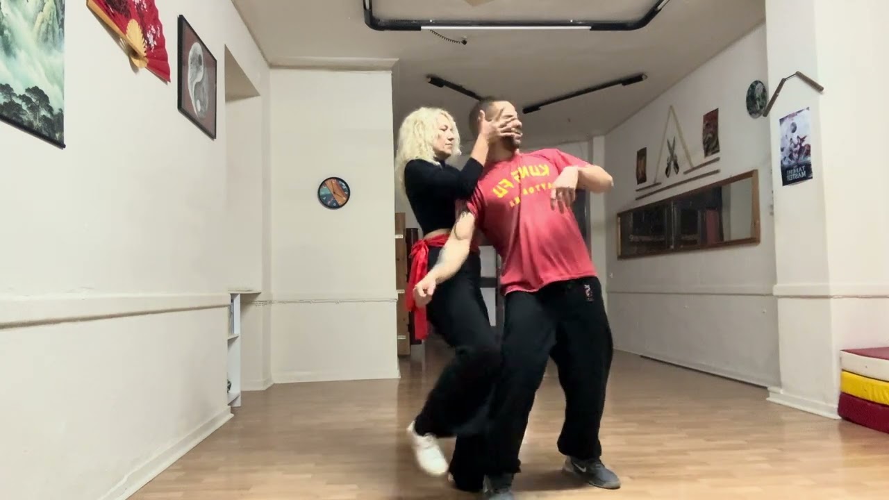 Self defence tips for women . 