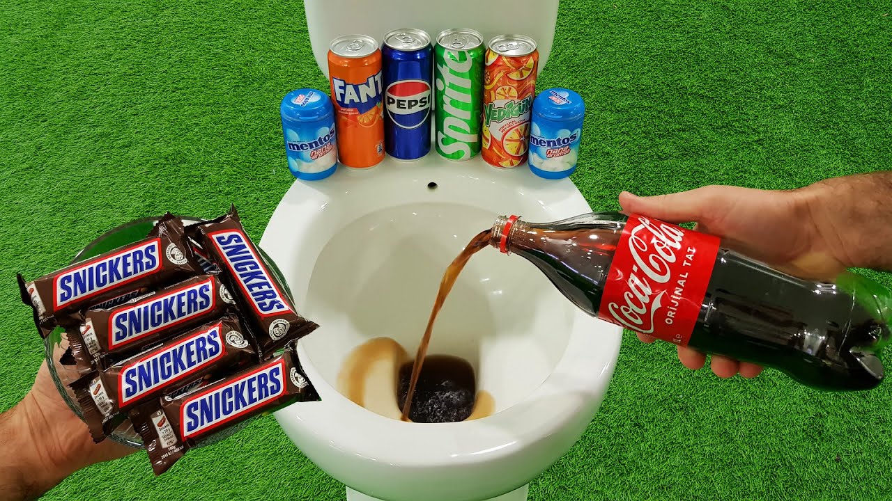 Big Coca Cola, Snickers VS Mentos and Popular Sodas !! Fanta, Pepsi, Sprite and Mentos in the toilet