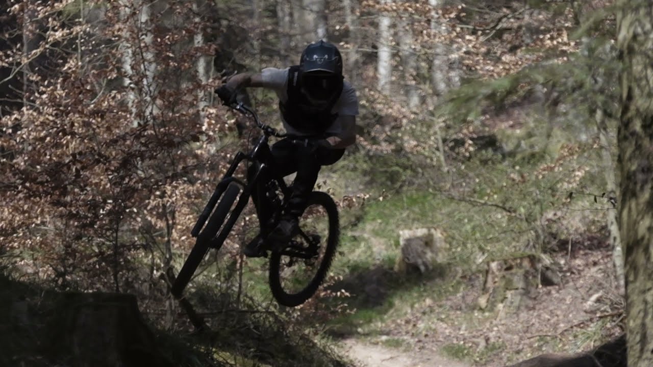 Mtb Freeride Session   /  Banshee Darkside