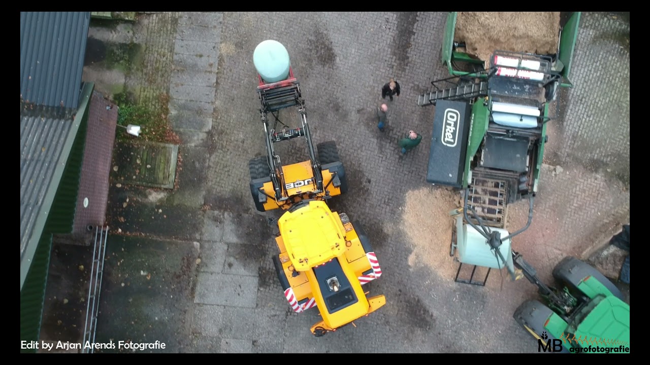 *MKS* hakselen | Maïs balen persen | met John Deere 8400i - John Deere 6210R | Beekbergen, NL