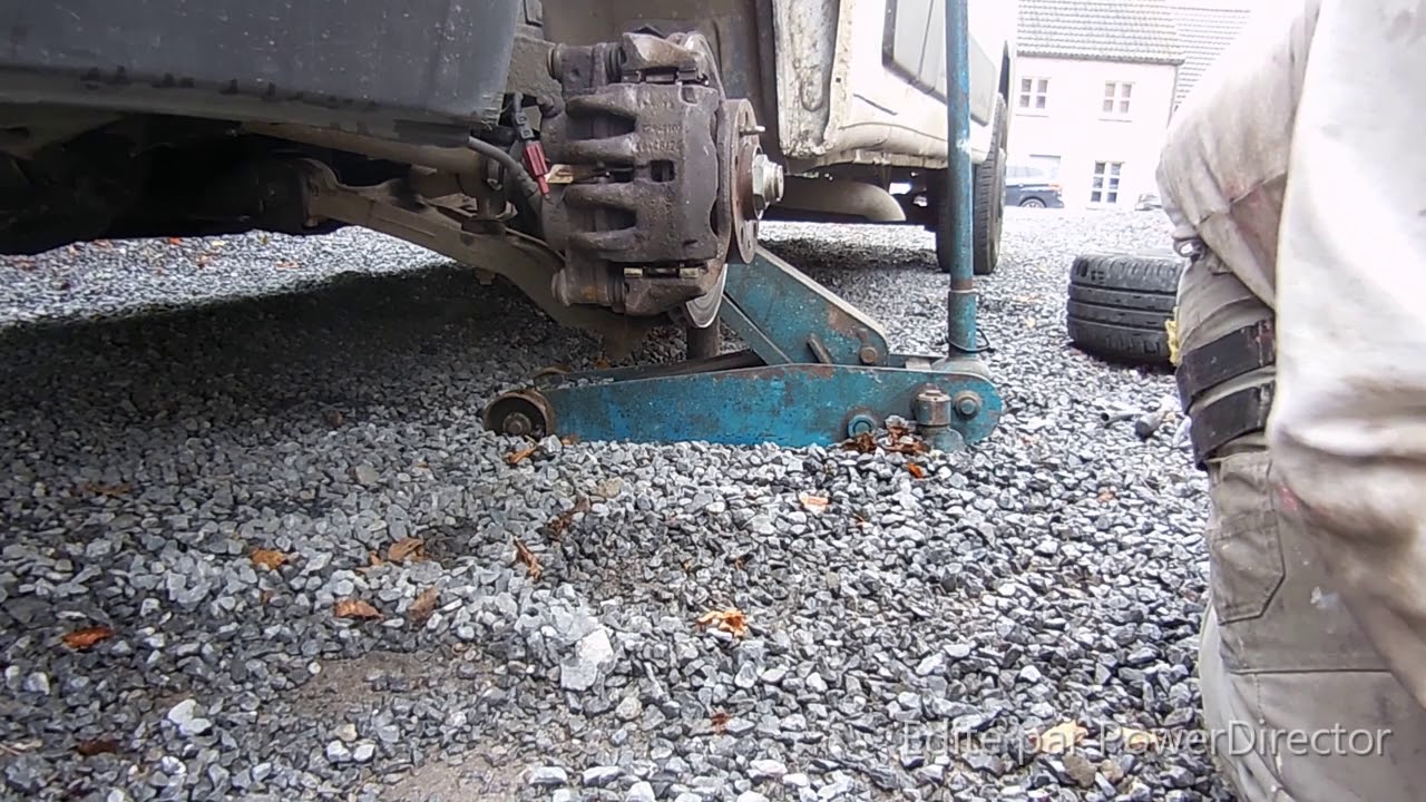 Changer des plaquettes et 2 disque de frein avant sur un CITROEN JUMPER 2.2 HDi (120Ch)  2007