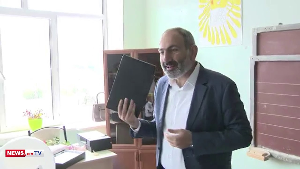 Ինչ նվեր էր տարել Փաշինյանը Վահան գյուղի առաջին դասարանցիներին