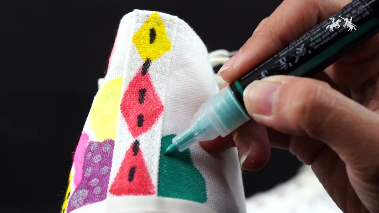 [Tutorial] Black Edition Shake & Paint Acrylic Markers - Canvas Shoes