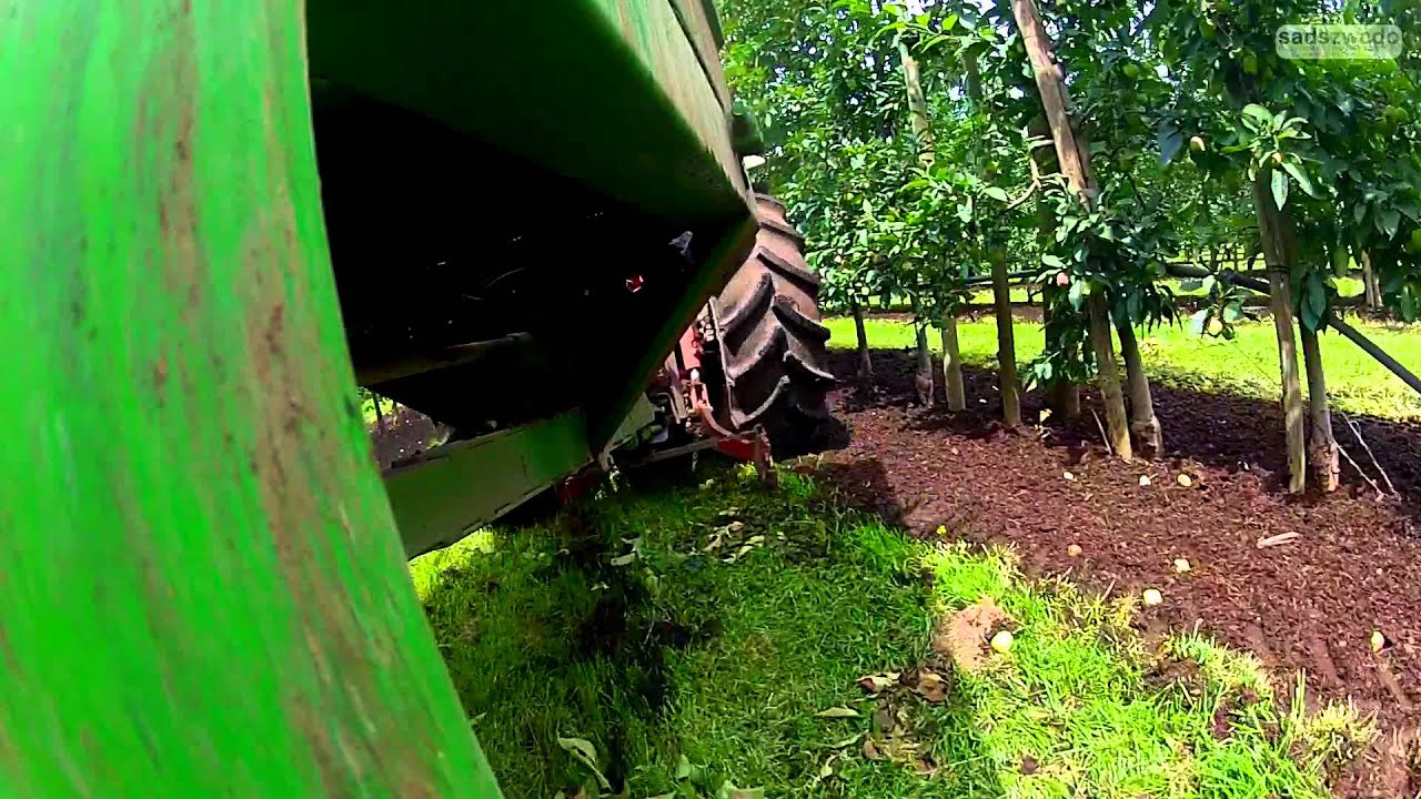 Ściółkowanie podłożem 2014 (mulch with mushroom compost,organische bemesting,rozrzutnik sadowniczy)