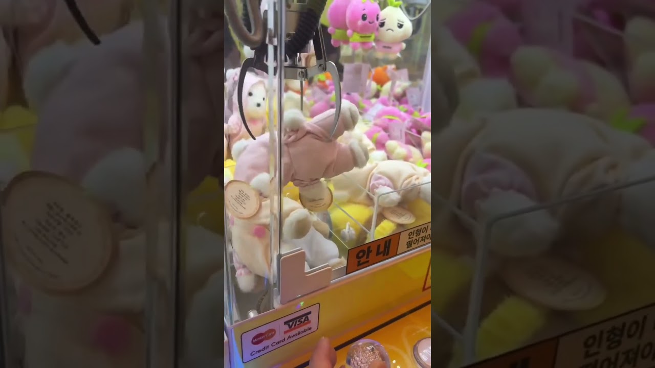 인형 뽑기 하다 뒷목 잡을뻔..
