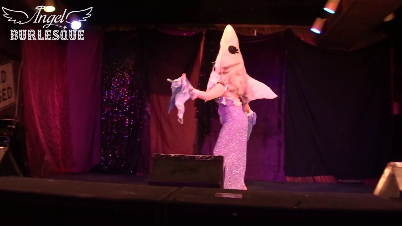 Minnie Ryder  - Glamour Shark Attack