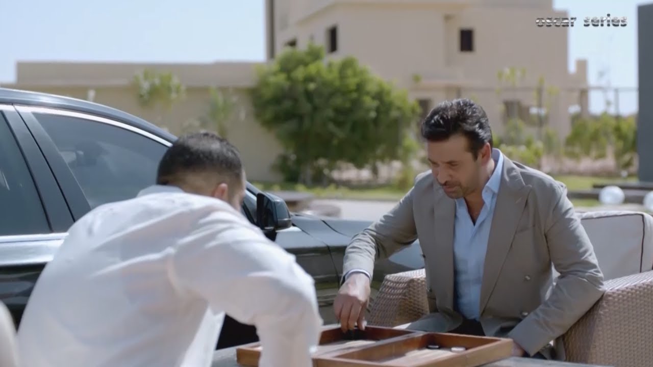 لما تبقي قاعد بتلعب طاولة و انت في الشغل و المدير يطب عليكو 😅 هتموت من الضحك😂
