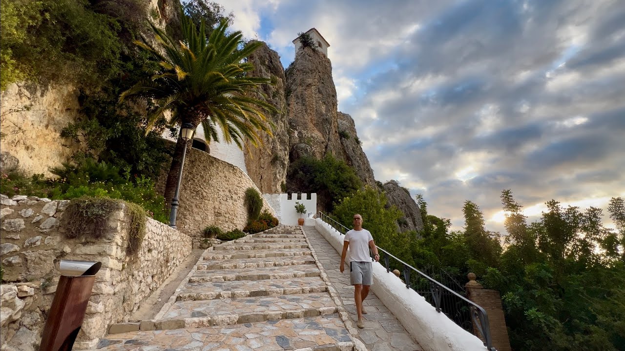 DESCUBRO QUE ESTE PUEBLO ES UNA LOCURA, NO TIENE SENTIDO | GUADALEST
