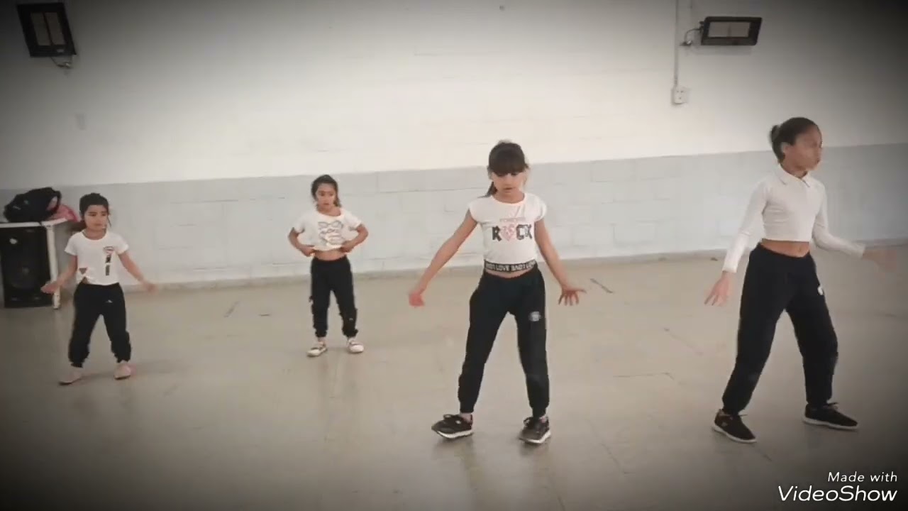 Bellaqueo/Peso pluma-Anitta/Academia Just Dance