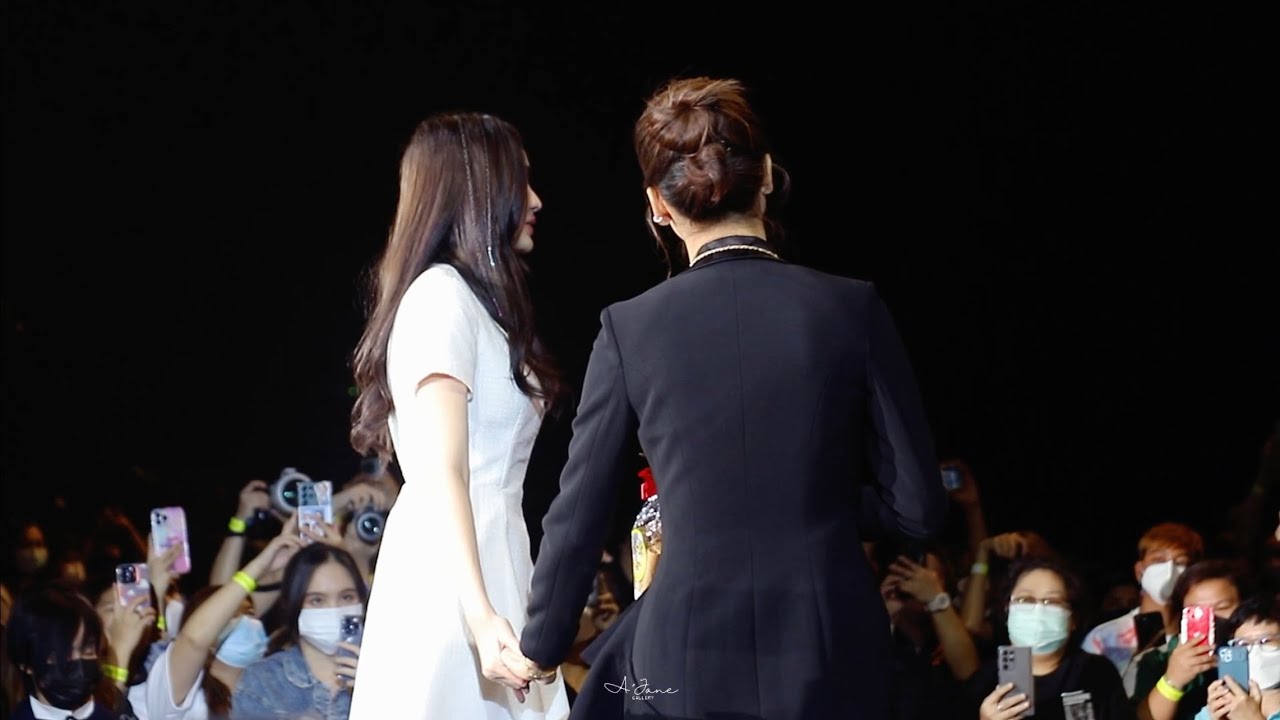 [FANCAM] MeetingENGLOTConcert เพราะเธอคือพรหมลิขิต #อิงฟ้าวราหะ #อิงฟ้ามหาชน #ชาล็อตออสติน #อิงล็อต