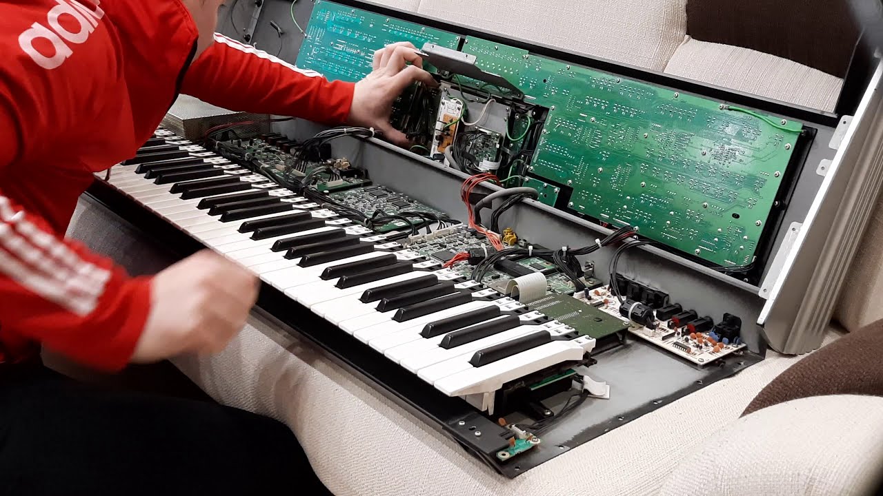 Roland G-70 (kijelző mellett bal oldali) gombsor javítás, szerelés. (How to repair Roland G-70)