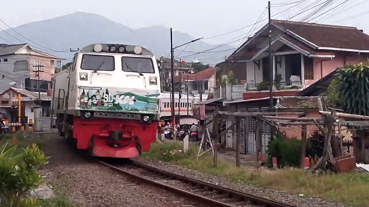Video kompilasi hunting lokomotif CC 203 95 03 dipo induk pwt