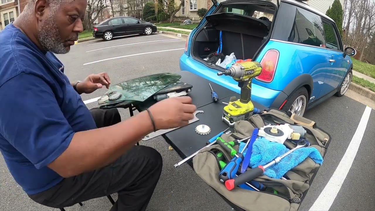 2006 Viewers MINI Convertible (R52 S), Replace both rear window regulators.  Finally !