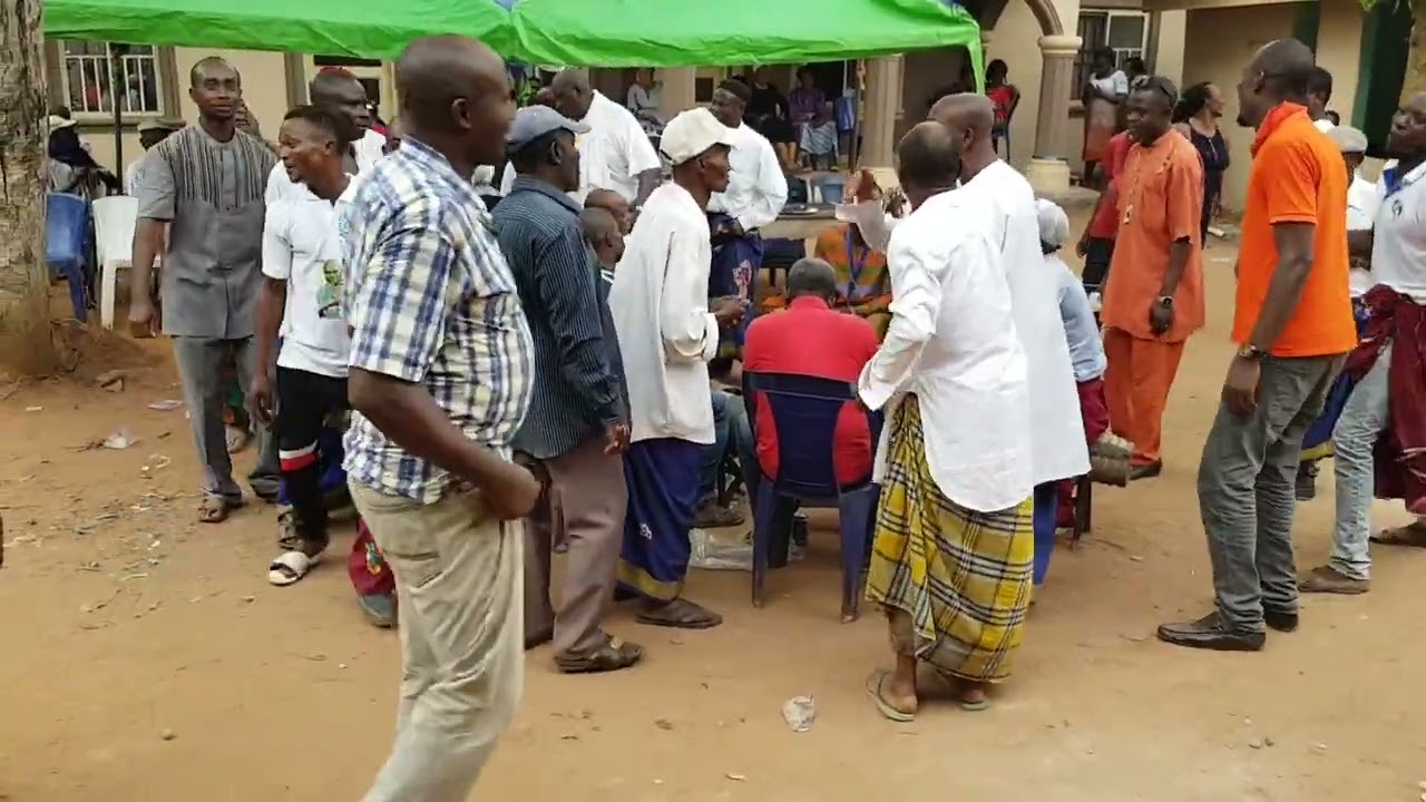 Alaeze Ogwa Nkwa Love Native  song from Mbaitolu Imo state  Nigeria . Aka "Ogwuwuru"