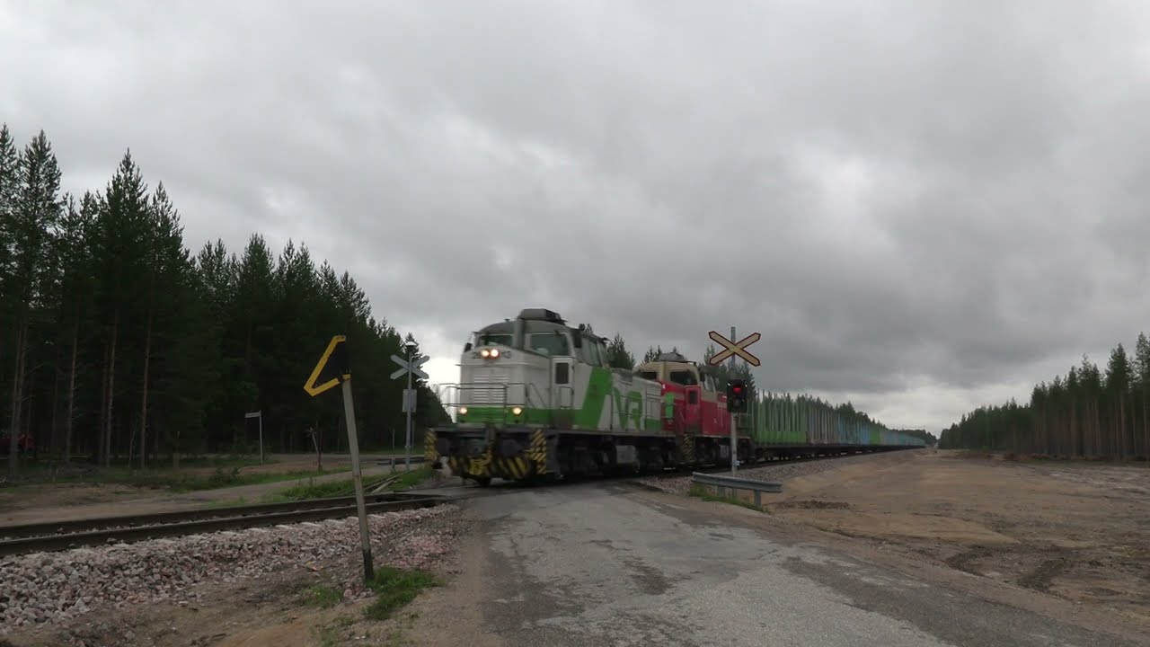 VR freight train T 5382 passed HYRYNKANGAS II level crossing @ Hyrynsalmi, Finland