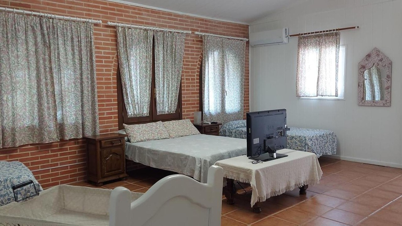 Habitacion,Piscina y Jardin | Azuqueca De Henares, Spain | Hotel Review ⭐