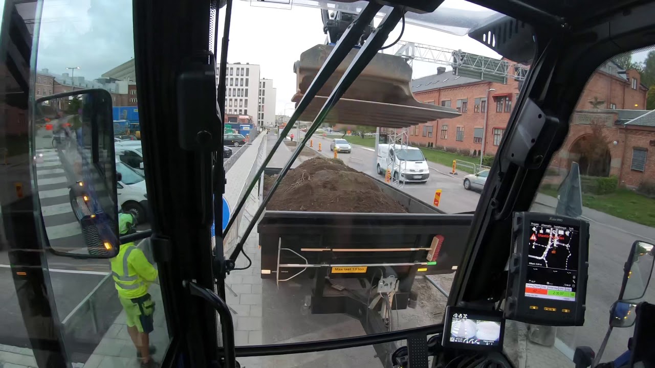 A day in the excavator at work/en dag i gr&auml;vmaskinen