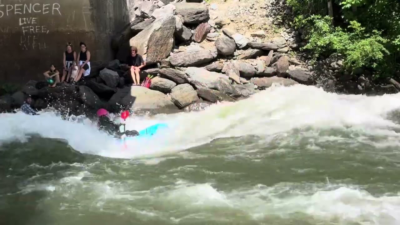 Surfing my Alpacka Raft Wolverine