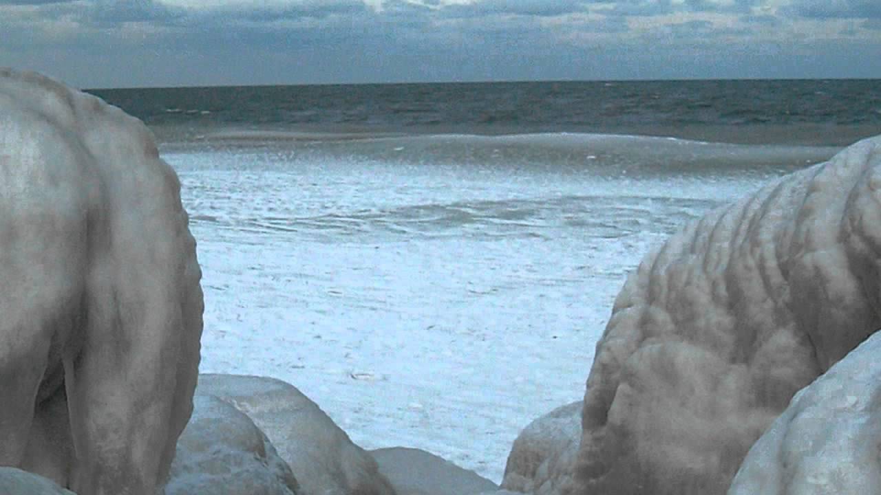 Marea Neagra inghetata 2012