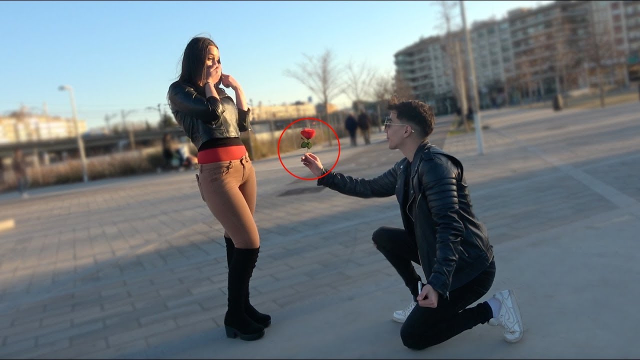 TR0LEAM0S A CHICAS POR SAN VALENT&Iacute;N Y REACCIONAN AS&Iacute;